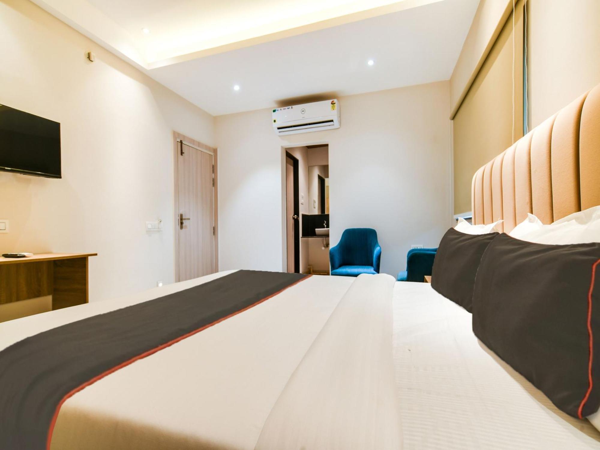 Collection O Hotel Mint Індаур Екстер'єр фото